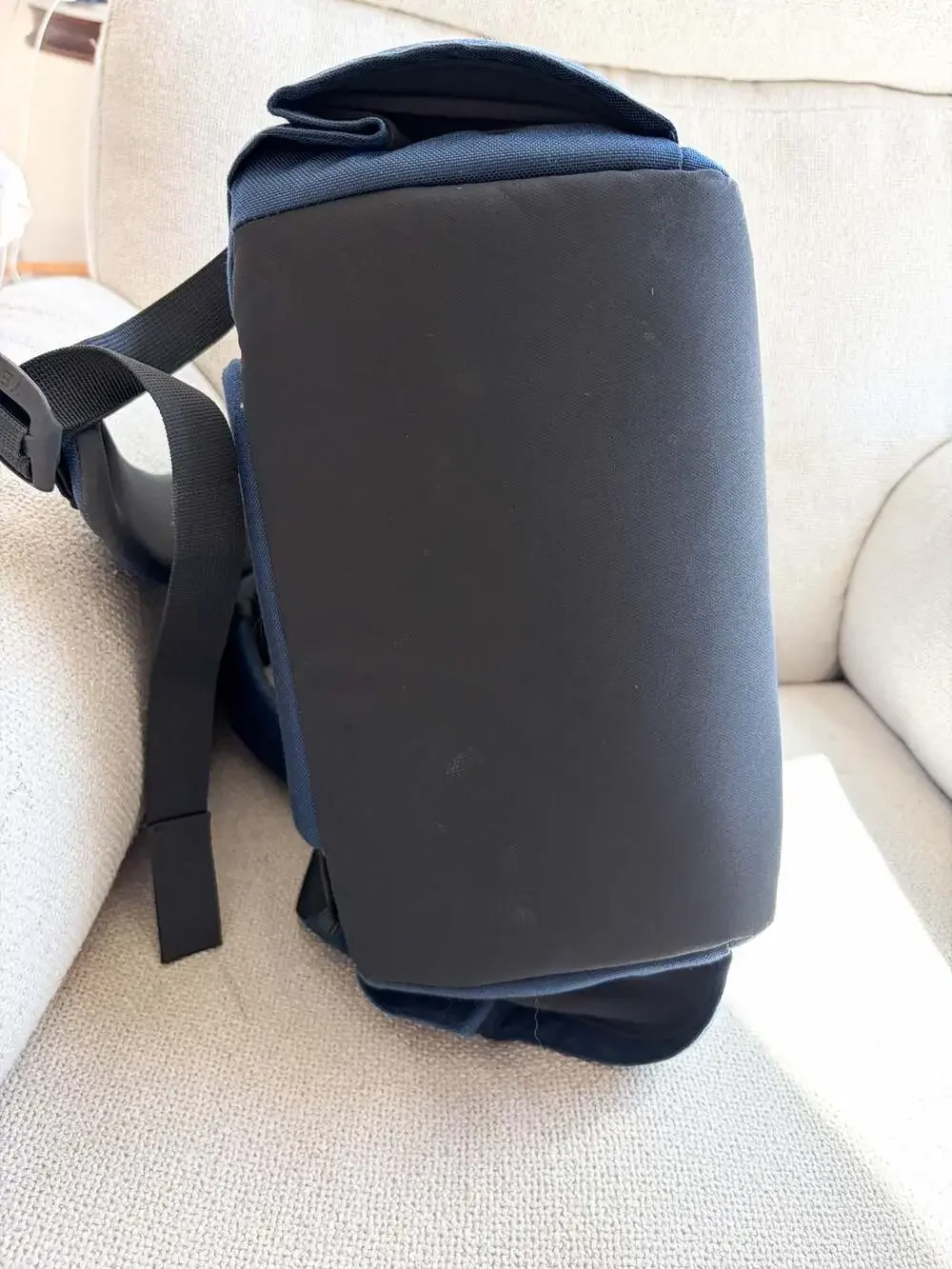 YETI Crossroads 23L Backpack in Navy